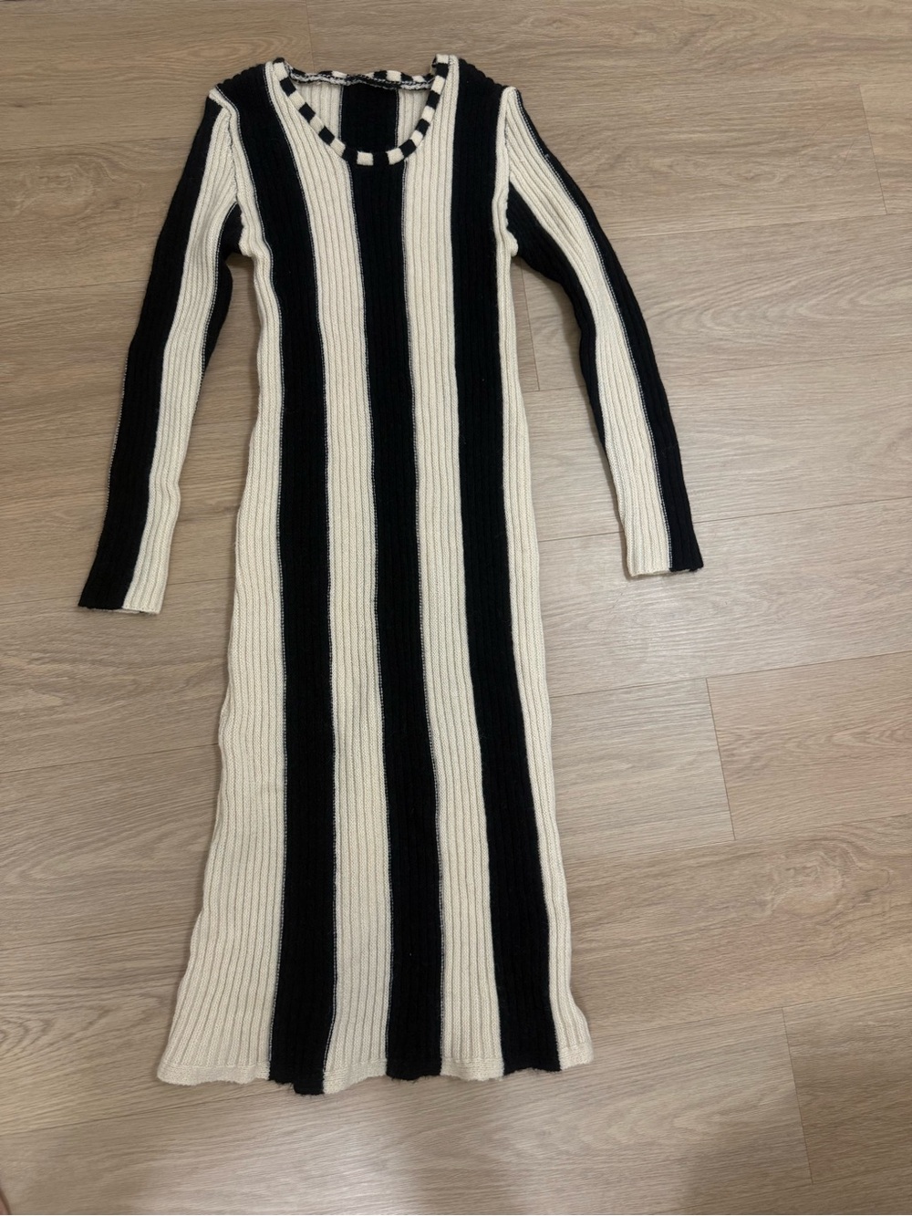 Striped Ribbed Knit Maxi Dress - Black & Cream XL